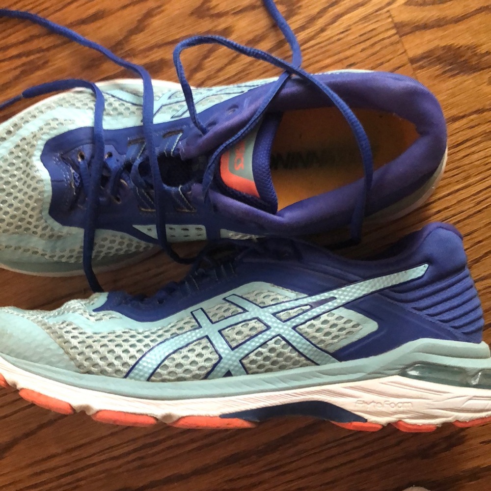Asics Gt 2000s
